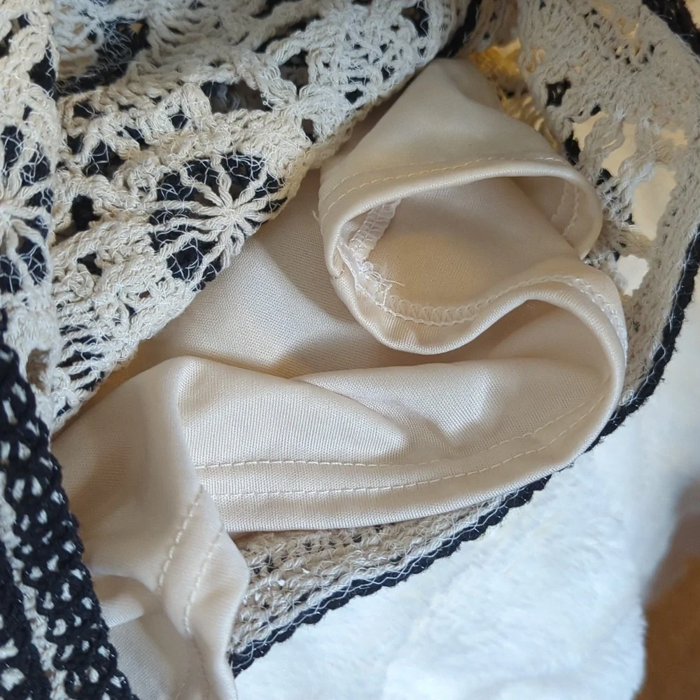 NEW Rebellion Crochet Tank Top Floral Fully Lined Crop Black and Cream Size XS - Picture 10 of 12